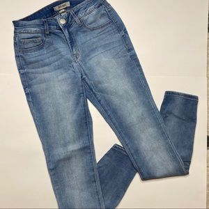 Refuge Light Wash Skinny Jeans Size 2